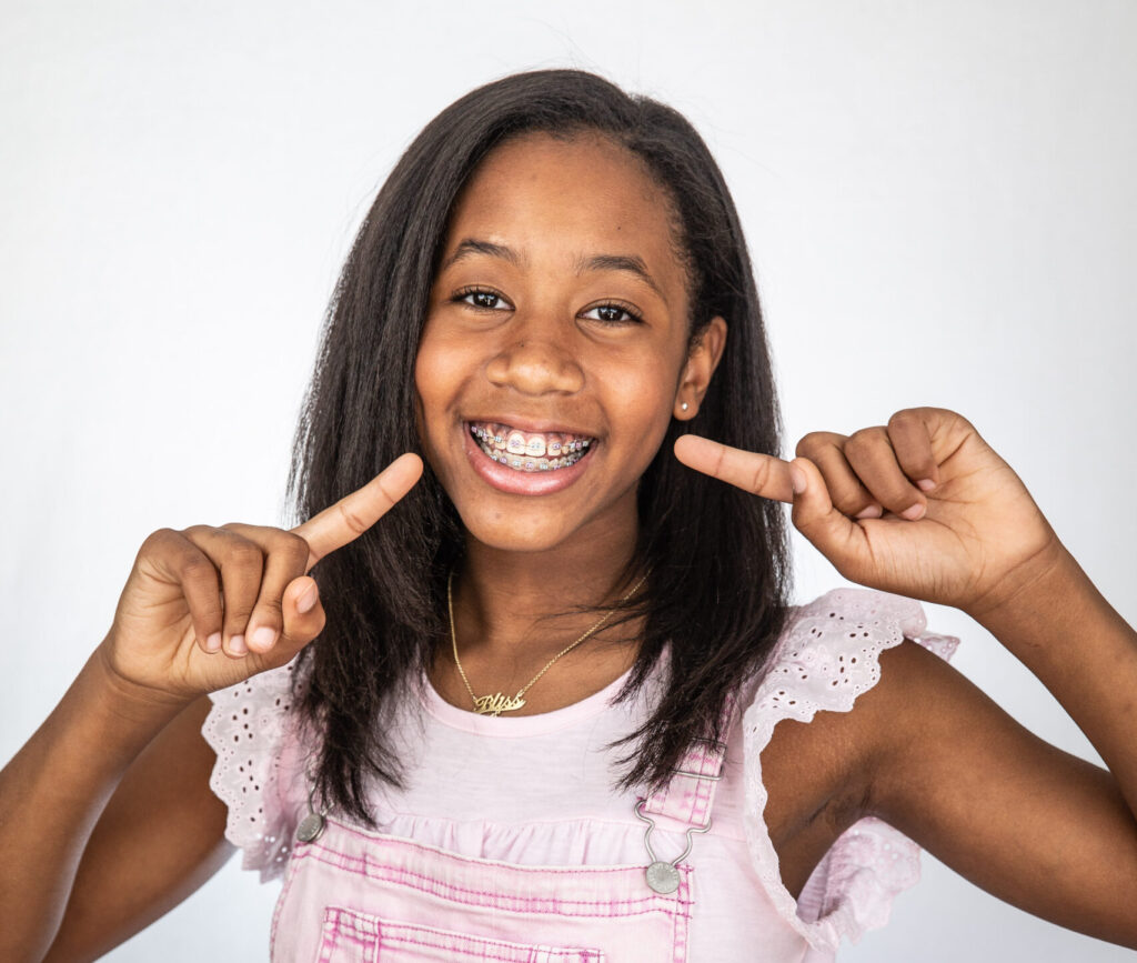 Getting ready for your first day back to school and going through orthodontic treatment? Then this back-to-school guide to braces and Invisalign is for you!